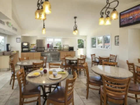 Sandpiper Lodge - Santa Barbara Hotels in Santa Barbara County