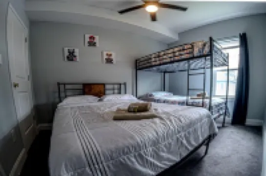 Presidential DC Retreat – 6Br Sleeps 22 Near Metro and Capitol Hill