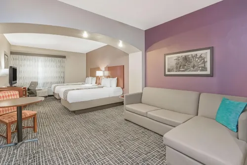 La Quinta Inn & Suites by Wyndham Oklahoma City -Yukon Hotels in Yukon