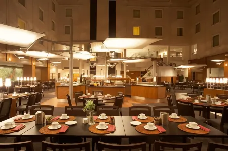 Holiday Inn Gent - Expo Отели в г. Semmerzake