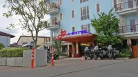 J2 Hotel Hotels in Tha Sai Luat