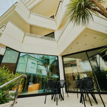Hotel President - Vintage Hotel in Centro Отели рядом с достопримечательностью «Mojito Beach Riccione»