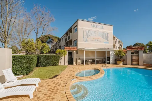 Canning Bridge Auto Lodge - Private Pools