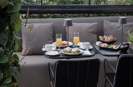 Bitzaro Boutique Hotel Отели рядом с Аэропорт Закинтос