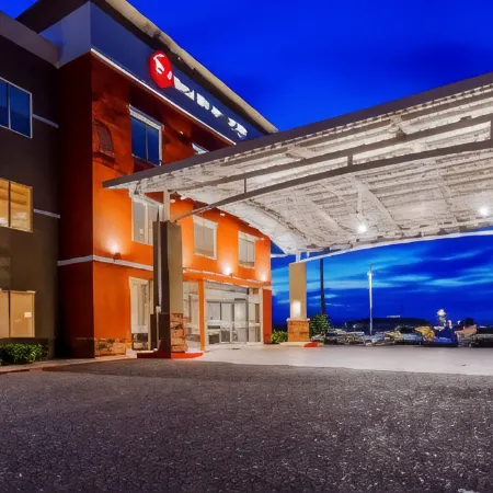 Best Western Plus Henderson Hotel Отели рядом с достопримечательностью «Хендерсон»