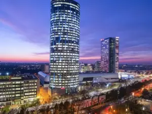 Courtyard Bucharest Floreasca
