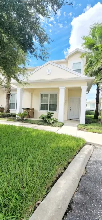 Cozy 3-bedroom townhome in welcoming Clermont with AC, WiFi