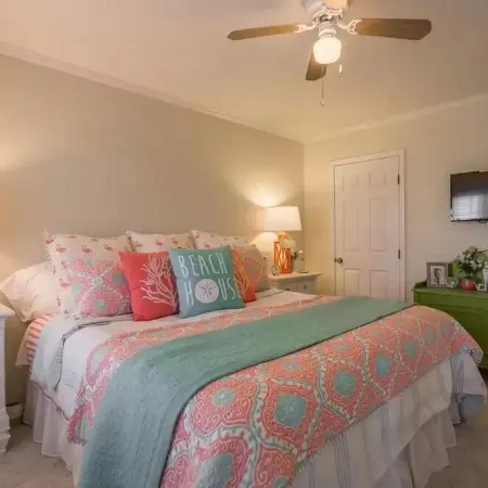 Spacious Home Close to the Beach and Bay - 5 bedroom w/Separate In-Law Suite!