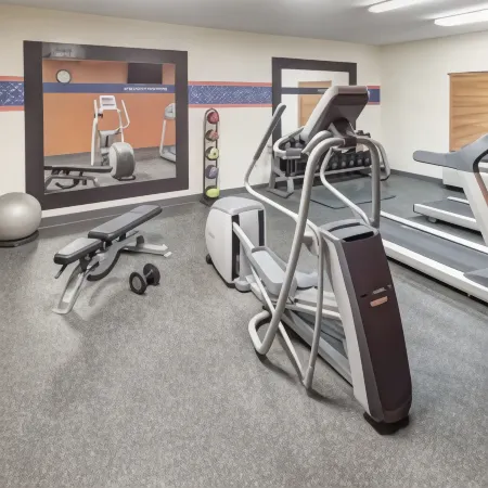 Hampton Inn & Suites Cedar Rapids - North Отели в г. Сидар-Рапидс