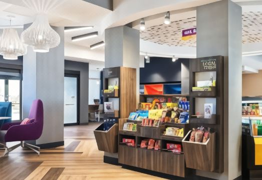 트루 바이 힐튼 Ft. 로더데일 공항의 현대적인 공간