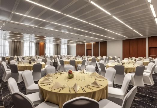 더블트리 바이 힐튼 두바이 알 자다프 로비