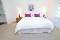 Amazing Condo in East Naples within 10 Mins to Downtown and white sands beach