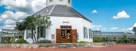 Cozy apartment outside of town - close to ALL of the best the area has to offer