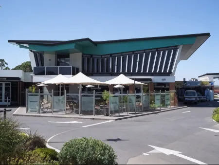 Highlander Hotel Bar Kitchen Rooftop