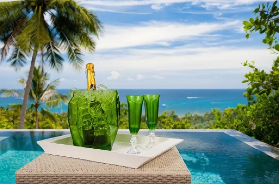 Overthemoon Luxury Pool Villas