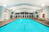 Howard Johnson by Wyndham Middletown Newport Area - Pools