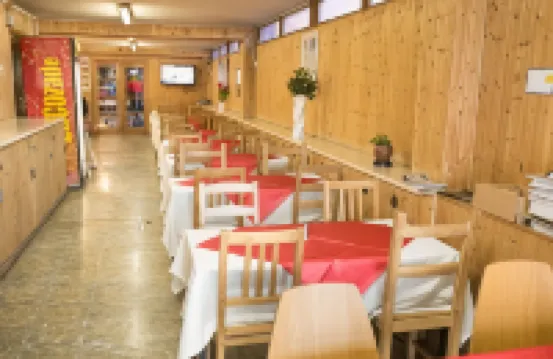 肯薩爾綠色背包客旅館