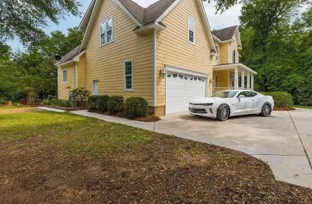 Luxury 5-bedroom house in Cedar Point with AC, WiFi, hotub, private yard & more!