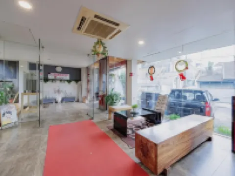 RedDoorz Plus near Asia Afrika 3