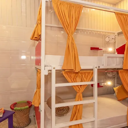 Madpackers Amritsar Bunks, Rooms, & Community Отели рядом с достопримечательностью «Храм международного общества сознания Кришны»
