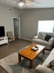 Cozy Gator Getaway Near UF - 2Bed/1Bath for 6 guests - Wifi, AC/Heat, Parking - Bungalows