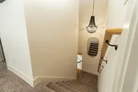 The Aniston; Brand new home in downtown New Albany minutes away from Louisville! - Homestays