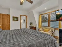 Escape to the Clouds: The Berry Barn Awaits You! Hotele w: Pine Swamp