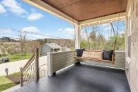 Family and 🐕 friendly☆3BR house☆Porch swing☆Mars☆PGH☆Cranberry - Wifi