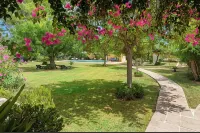 Beautiful very quiet villa with pool, large terraces and a large garden. - 3-Star