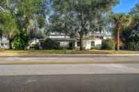 LOCATION! COZY COMFORT 2 BLOCKS FROM PARK AVE W POOL, HOT TUB AND GRILL STATION!