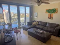 Beachfront Bliss: 2BR, 2BA with Stunning Sunset Views - Apartemen