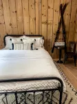 The White Birch • Cozy Luxe Cabin • 7 Min to Mount Snow