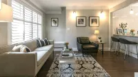 Gorgeous in Downtown Royal Oak! Designer Home, Perfect Reviews, 2 full baths! - Homestays