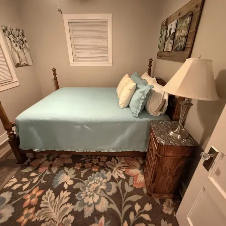Charming renovated 3-bedroom house walking distance to downtown Elizabethtown.