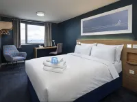 Travelodge London Chiswick High Road Hotels near Griffin Park