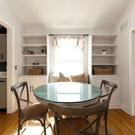 Fabulous 3-bedroom house with AC in charming Elgin Отели в г. Элджин