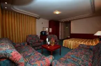 Hotel Lebed - Parvekkeita
