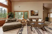 Cathedral in the Pines Near Flathead Lake, 3000 Sq Ft - Wifi
