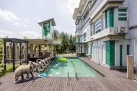 42Pax: 13BR Thai Villa | Luxury Vacation @ PJ -  Casas de vacaciones