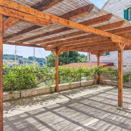 Villa Bonaca - Heated Pool, Harbour Views & Steps to Sea I Sumartin, Brač