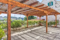 Villa Bonaca - Heated Pool, Harbour Views & Steps to Sea I Sumartin, Brač Отели в г. 