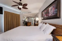Salty Sands-Cozy 2-bedroom condo with WiFi, fitness room, directly on the beach! - balcony