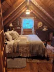 Lovely Log Cabin Retreat: Cozy Fireplace, Beautiful Gardens & Nature - Alphydda