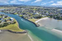 Pet-Friendly Deck Retreat w/ Marina Views! - gimnasio