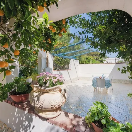 House with Private Courtyard 200 m from the Cliffs