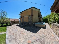 Villa Arianna – Panorama Suite, Lake Garda view apartment with pool Hotels in Tignale