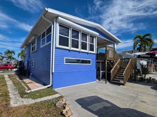 Downtown 3rd Street Retreat Lookout — Steps to Beach - Condos