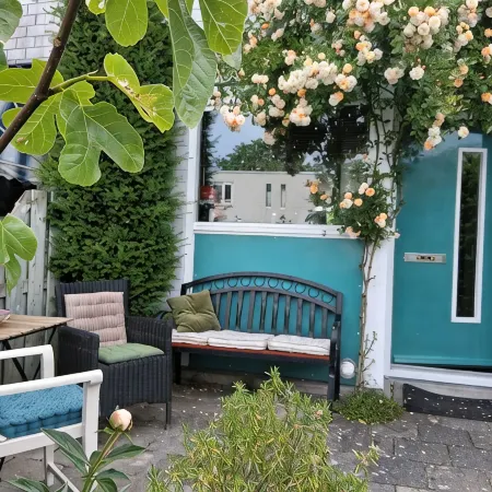 Comfortable home close to train station and Amsterdam Отели в г. Алмере
