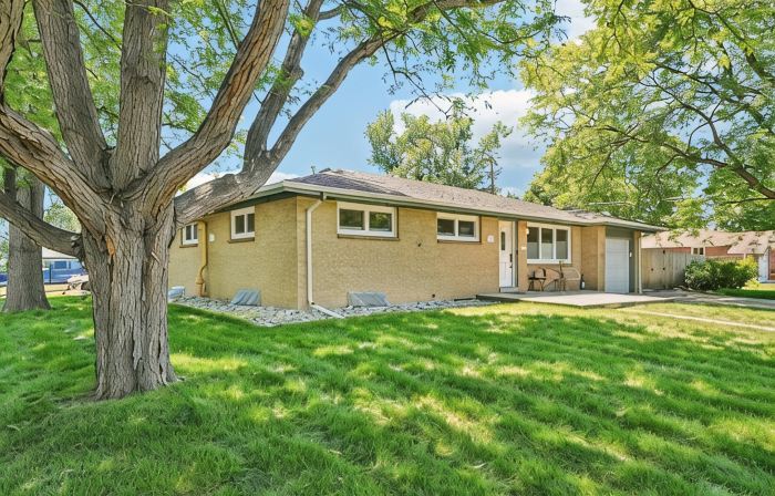 Cozy Pet & Family-friendly fully fenced beautiful  backyard