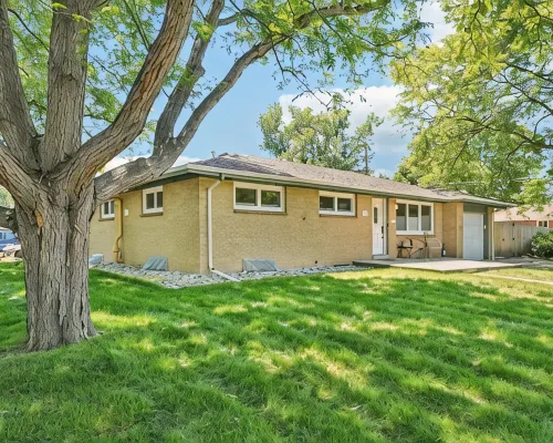 Cozy Pet & Family-friendly fully fenced beautiful  backyard Hotels in Arvada